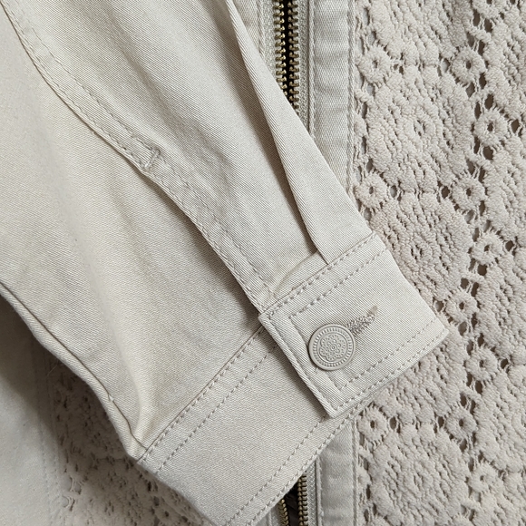 Cream 🧥 - Picture 4 of 5